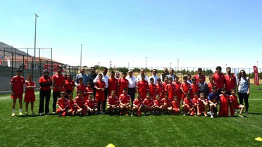 Karaman’ın Kazımkarabekir ilçesinde yaz futbol kursu açıldı