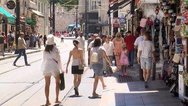 Sirkeci'de tramvayın turiste çarptığı anlar kamerada