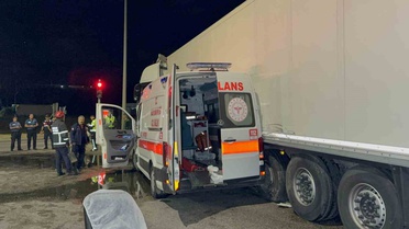 Samsun'da Ambulans ile Tır Çarpıştı: 6 Yaralı