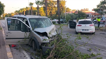 Manavgat'ta Trafik Kazası: 5 Yaralı