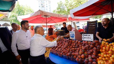 Başkan Büyükkılıç, Hürriyet Pazar Yeri’nde esnaf ve vatandaşlarla buluştu