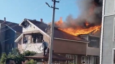 Düzce’de çatı yangını