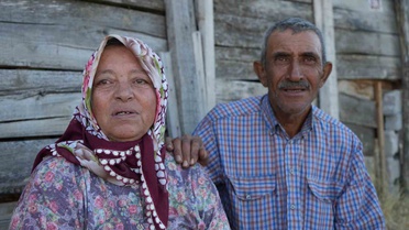 Evleri yanan kadın gözyaşı döken eşini teselli etti: 'Ağlama, canımıza bir şey olmadı'