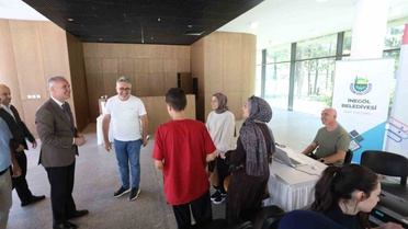 İnegöl Belediyesi tercih sürecinde de öğrencilerin yanında