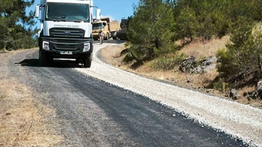 Çanakkale'de Köy Yollarına Sıcak Asfalt