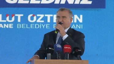 Osman Aşkın Bak: 'Yüzme Bilmeyen Kalmasın’ projesiyle, bu zamana kadar yaklaşık 12 milyon çocuğumuza hizmet ettik'