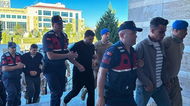 Uşak Belediyesinde sigortalı gösterilip Özkan Yalım'ın işletmelerinde çalışanlara yönelik operasyonda yakalananlar adliyede