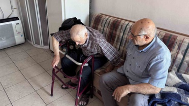 93 Yaşındaki Niyazi Amca Çay Ocağında Yaşıyor