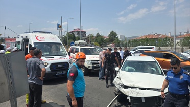 Bingöl'de Trafik Kazası: 3 Yaralı