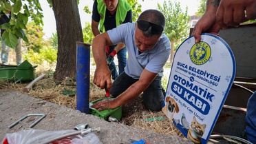 Buca’da parklara 'otomatik su kapları' yerleştirildi