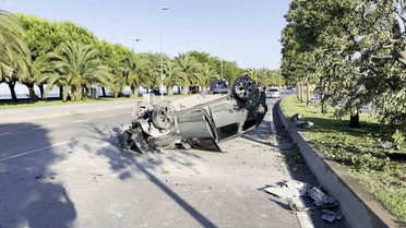 Kartal'da Takla Atan Araçta Sürücü Yaralandı