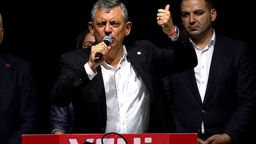 Özel’den AK Parti’ye geçen başkanlara sert sözler: Onlar teslim olmadı