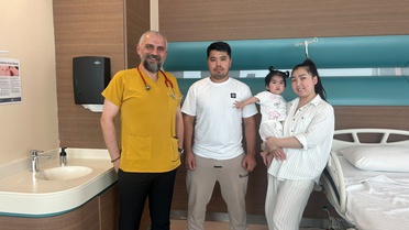 Kırgız Bebek İki Operasyonla Hayata Döndü