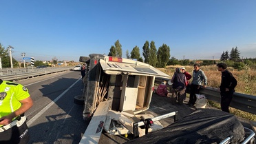 Ilgın'da Tarım İşçilerini Taşıyan Minibüs Devrildi