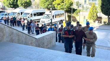 Uşak’ta belediye şirketlerinde sigortalı gösterilip Yalım’ın işletmelerinde çalışanlarına yönelik operasyonda 9 kişi tutuklandı