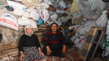 Yangında yuvalarını kaybeden yaşlı çifte yardım eli