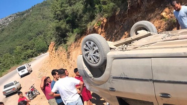 Kozan'da Otomobil Devrildi: 6 Yaralı