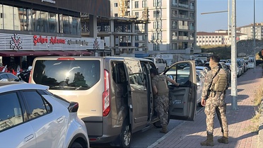 Gebze’de kaçmak isterken merdivenden düşen şüpheli yakalandı