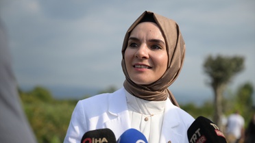 Bakan Göktaş, Çocuklarla Yaban Mersini Topladı