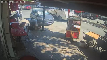 Laf atma kavgası ölümle bitti! Kocasıyla gelince ortalık karıştı
