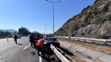 Bozüyük'te Otomobil Yangını: 3 Yaralı