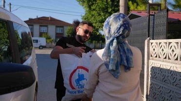 Bu bahçede yetiştirilen ürünler ihtiyaç sahiplerine gönderiliyor