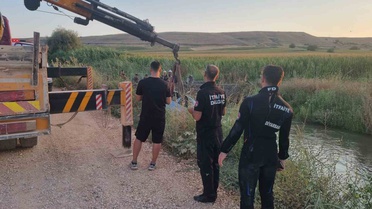 Silvan'da otomobil su kanalına uçtu