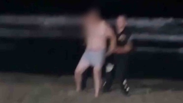 Alkollü Vatandaş Denize Girmeye Çalıştı