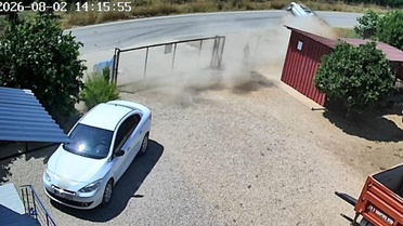 Otomobilin takla attığı anlar kamerada: Aynı aileden 2 kişi yaralandı, 3 çocuk kurtuldu