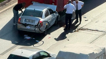 Alanya'da Otomobil ve Otobüs Çarpıştı