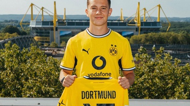Dortmund'dan 18 yaşındaki yıldıza servet! Çuval çuval para verip formayı giydirdiler