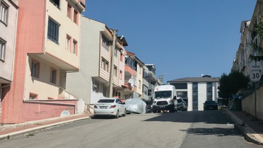 Sabah uyandığında eşini, yüzü kanlar içinde yerde buldu