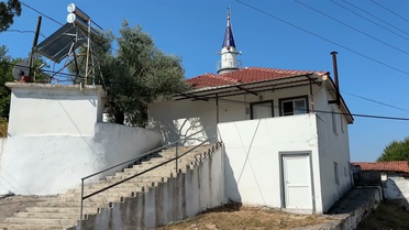 Menteşe'de istifa eden imamın 'çöp evi' belediye tarafından temizlendi