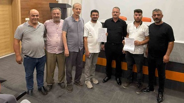 Kula’da Başkan Dönmez’in talimatıyla belediye salonu açılmayınca, komisyonlar dışarıda kaldı