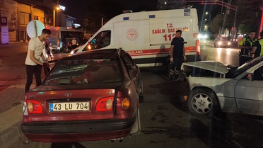 Kütahya'da Trafik Kazası: İki Sürücü Yaralandı