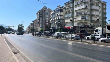 Alanya'da Otomobil, Yolcu Otobüsüne Çarptı: 1 Yaralı
