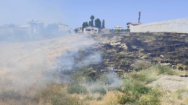 Tuşba'da Anız Yangını Söndürüldü