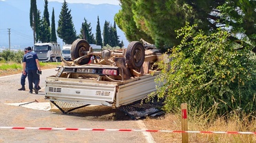 Kamyonet Devrildi: 2 Ölü, 1 Yaralı