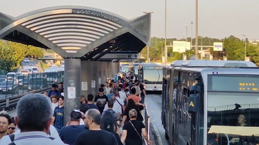 Metrobüs Kadına Çarptı: Bir Yaralı