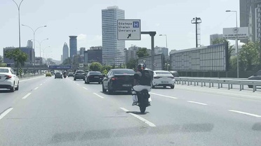 Üsküdar'da Tehlikeli Scooter Yolculuğu