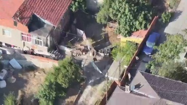 Maltepe'de 15 yıl hapis cezasıyla aranan cezaevi firarisi saklandığı evde yakalandı
