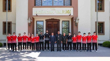 U15 Badminton Milli Takımı Erzincan'da