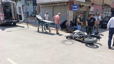 Kadirli'de Otomobil ve Motosiklet Çarpıştı