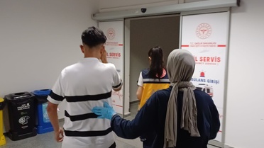 Aksaray'da Şakalaşma Kavgaya Dönüştü: 15 Yaşındaki Çocuk Bıçaklandı