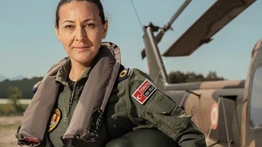 Türk Hava Kuvvetleri'nin ilk kadın paşası Özlem Karapınar oldu