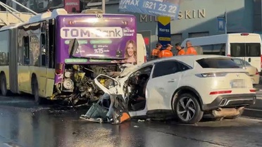 Otomobil İETT otobüsüne çarptı! 3 kişi hayatını kaybetti