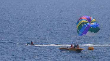 Antalya'da Sıcaklık ve Nem Vatandaşları Sahile Yönlendirdi