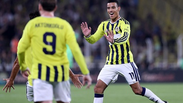Kadıköy'de resital! Fenerbahçe yıldızlarıyla tura göz kırptı