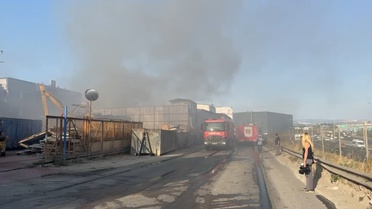 Gebze'de geri dönüşüm deposunda yangın