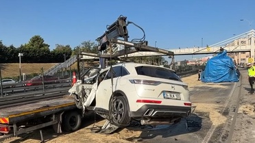 Küçükçekmece'de Otomobil Otobüse Çarptı: 3 Ölü
